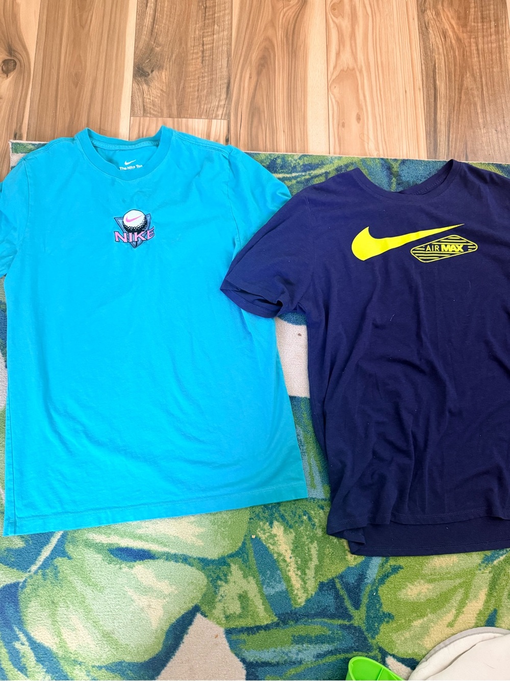 2 nike tshirts